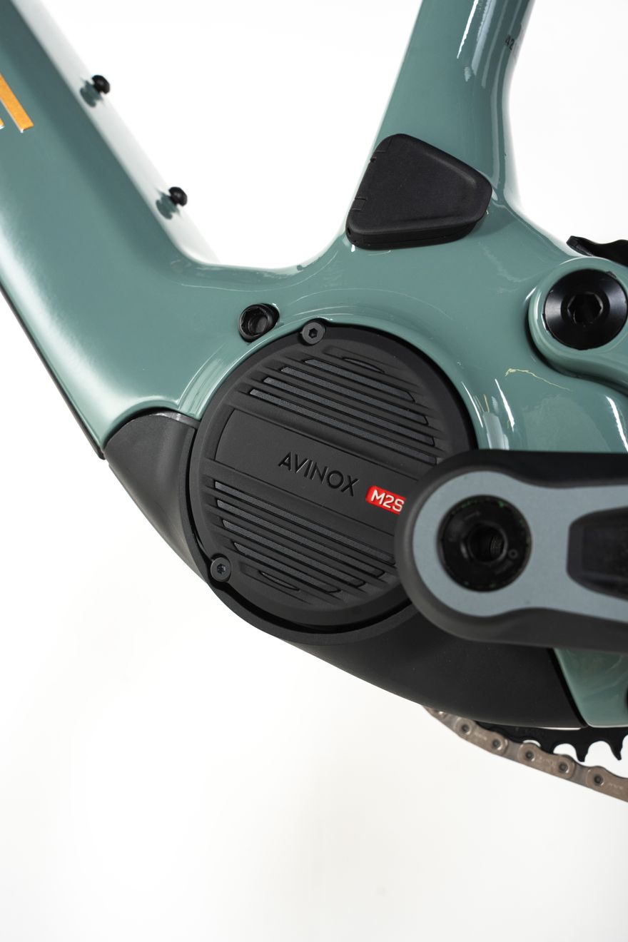 El motor Avinox M2S es la gran llamada de atencion, pero hay que mirar montaje y bateria.