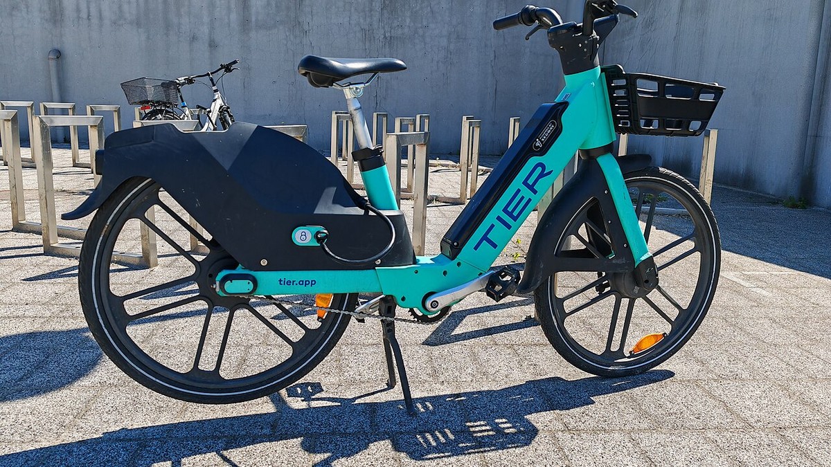 Bicicleta eléctrica aparcada para explicar legalidad eBike en España