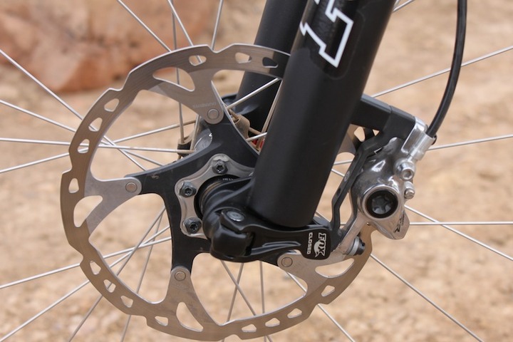 Frenos eMTB: por qué una bici eléctrica se come pastillas, discos y paciencia