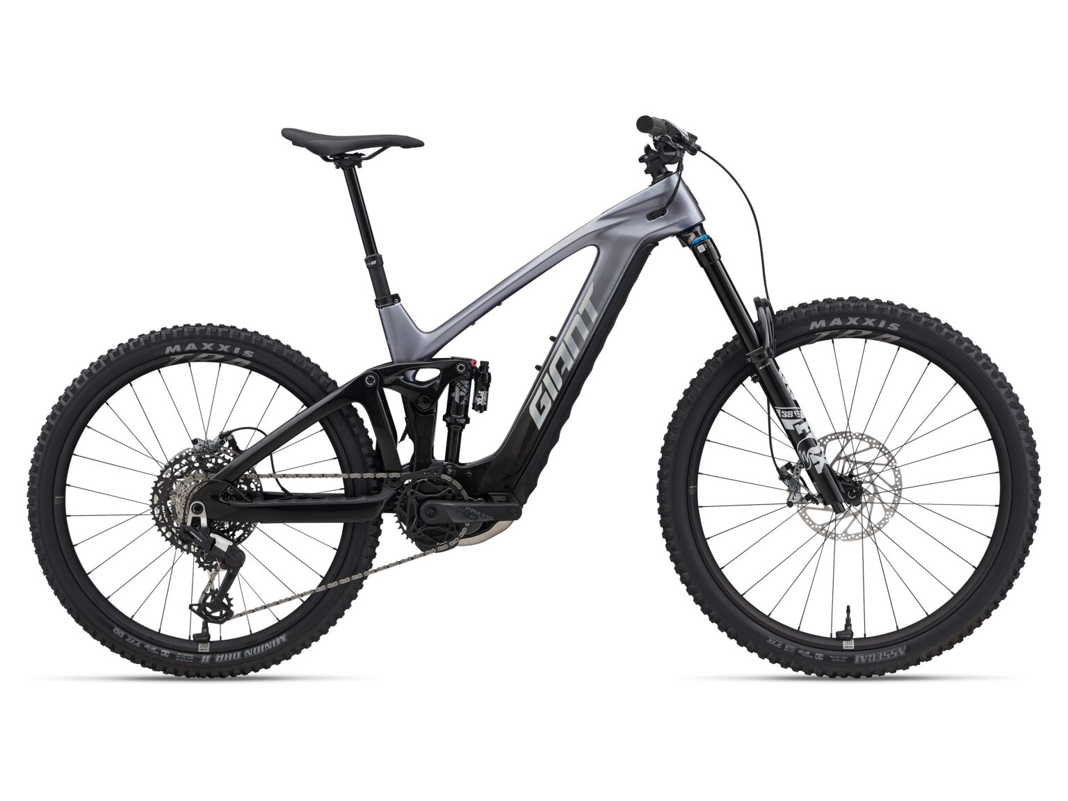 Giant Reign Advanced E+ 1 de 2026, en Mercury/Carbon Smoke, vista completa del lado de la transmisión.