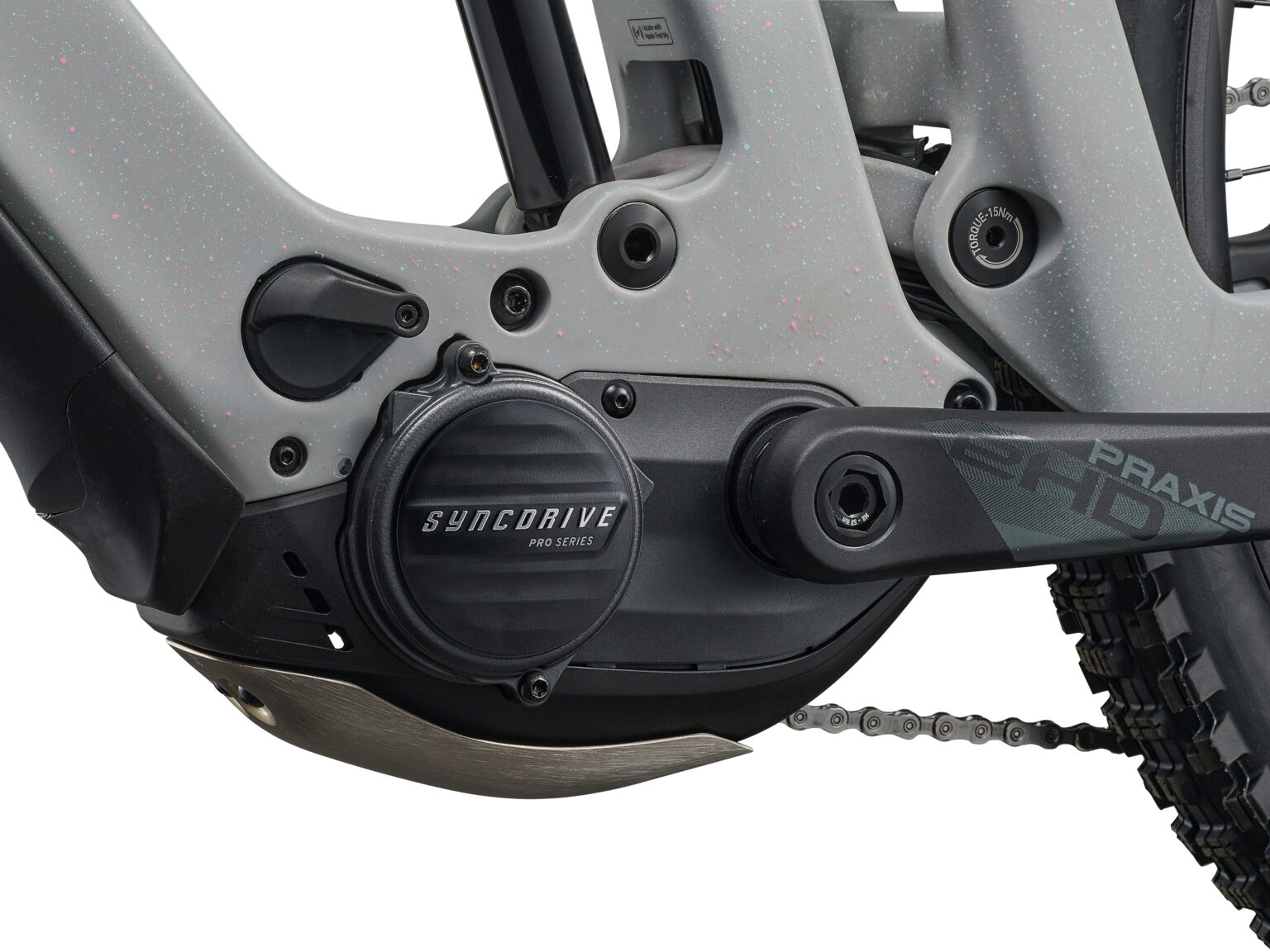 Primer plano del motor SyncDrive Pro 3 y de su protección inferior en la Giant Reign Advanced E+ 2 Moon Dust.