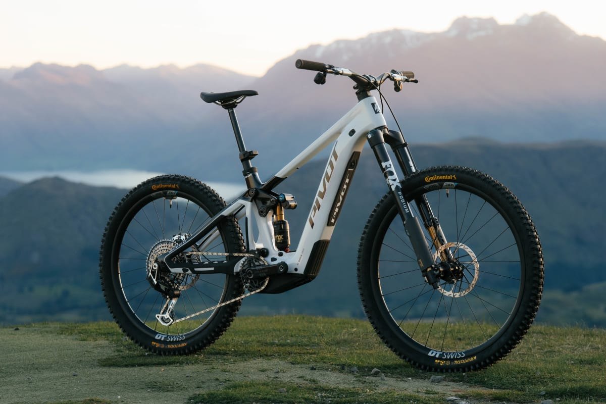 Pivot Shuttle LT: Bosch CX-R, batería extraíble y una eMTB que se ajusta a tu ruta