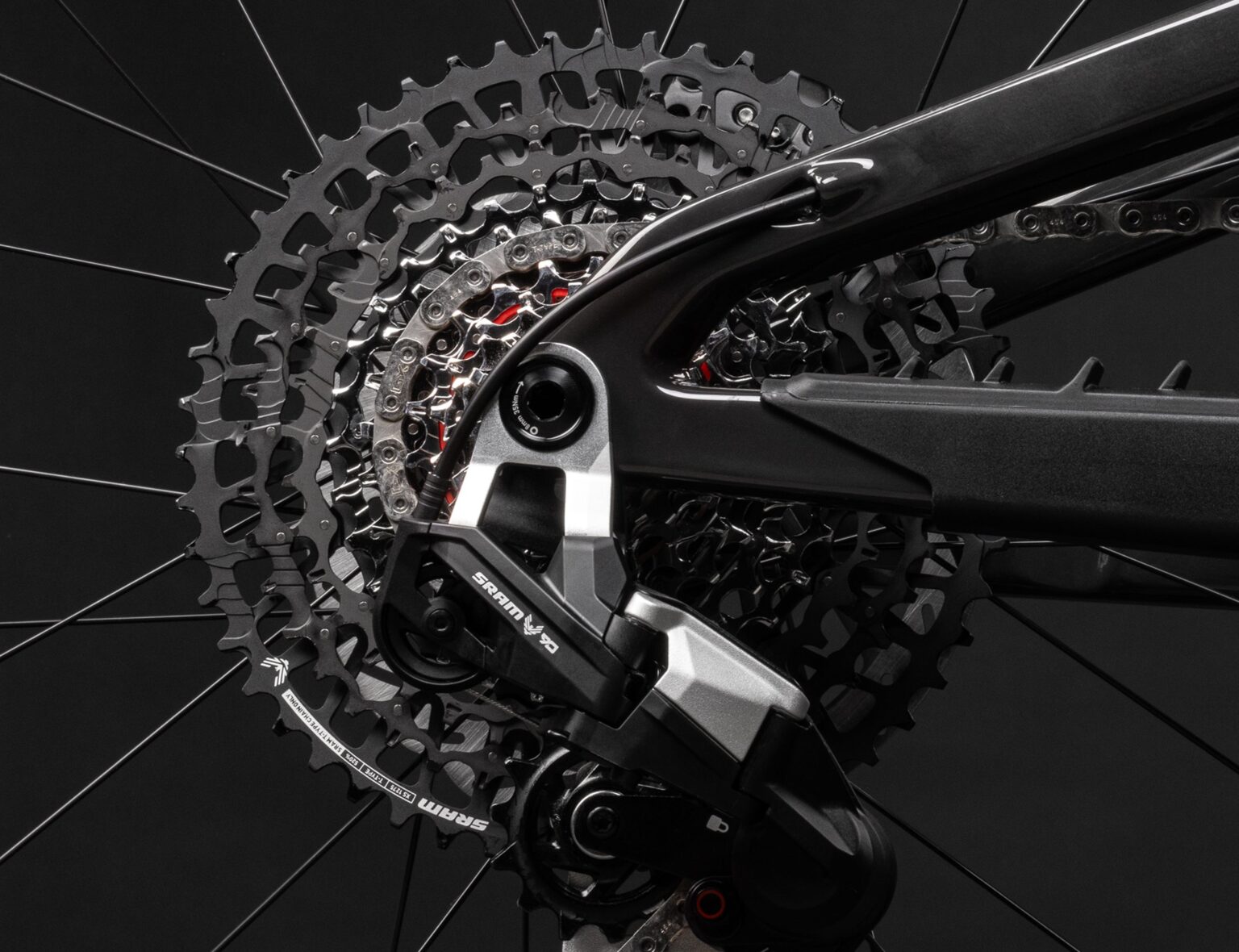 Primer plano del cambio SRAM 90 Eagle T-Type y cassette, en la fotografía de la ficha oficial Vala 90 2026.