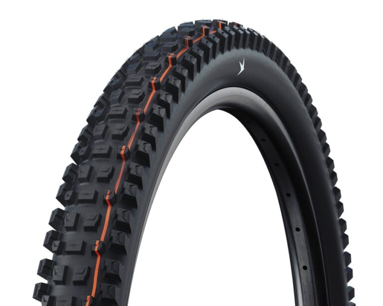 Schwalbe Albert radial SOFT de la gama actual visto en tres cuartos