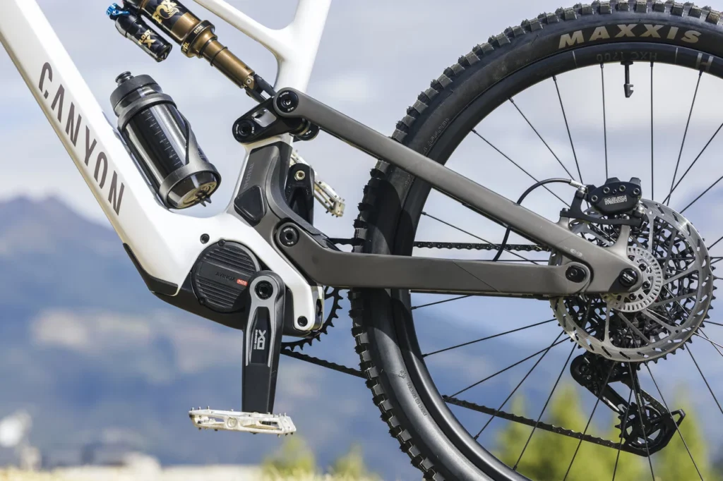 Integration of Avinox M2S and swingarm into the Spectral ON CF 9