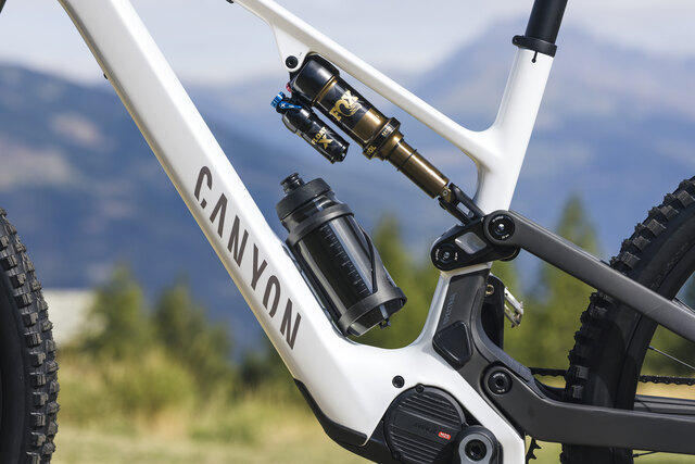 FOX Float X rear shock and main triangle of the Spectral ON CF 9