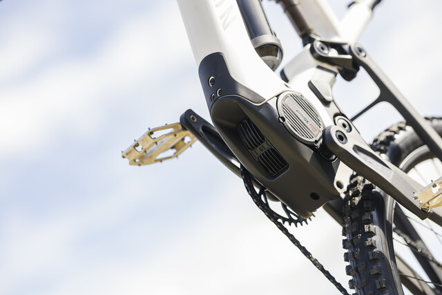 Underside protection and motor on the Canyon Spectral ON CF 9