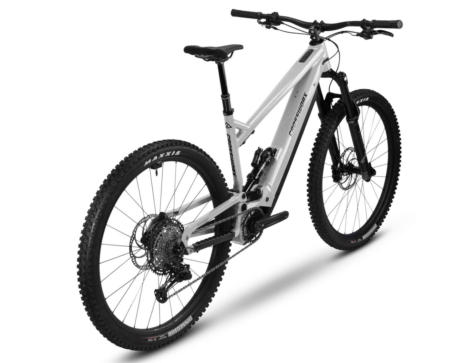 Three-quarter rear view of the CrossWorx PACE290