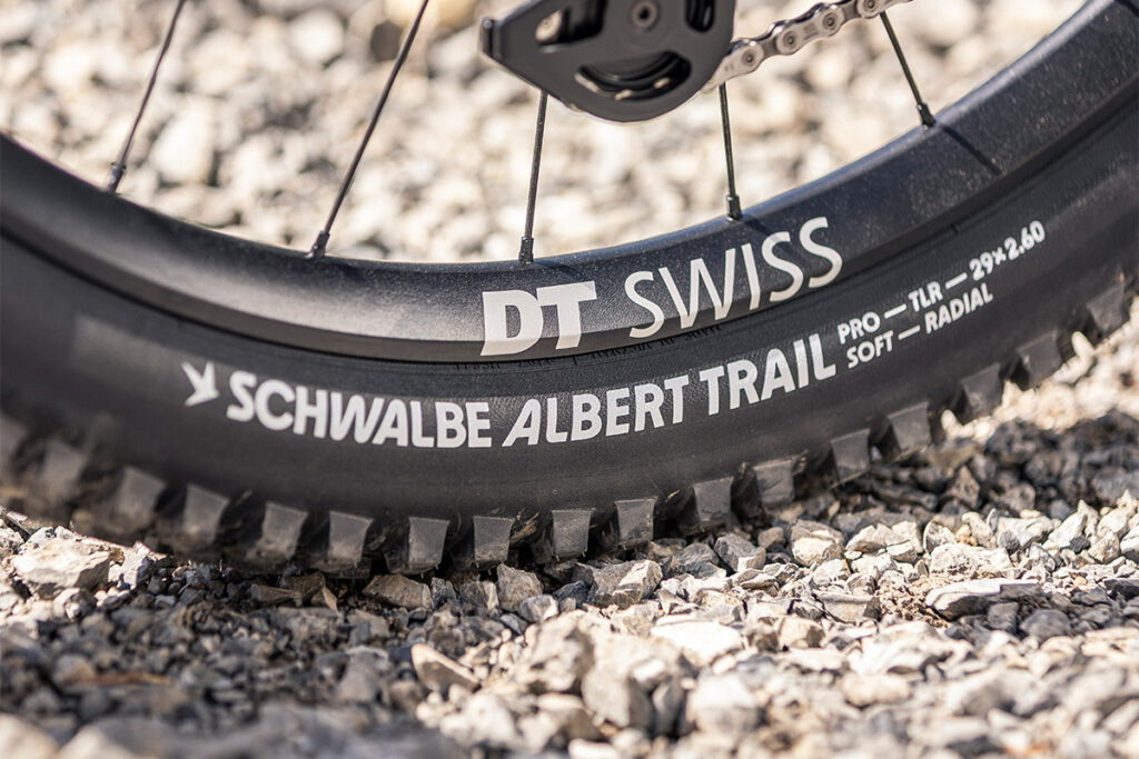 Schwalbe Albert tire and DT Swiss rim on the FOCUS JAM LTD 2027