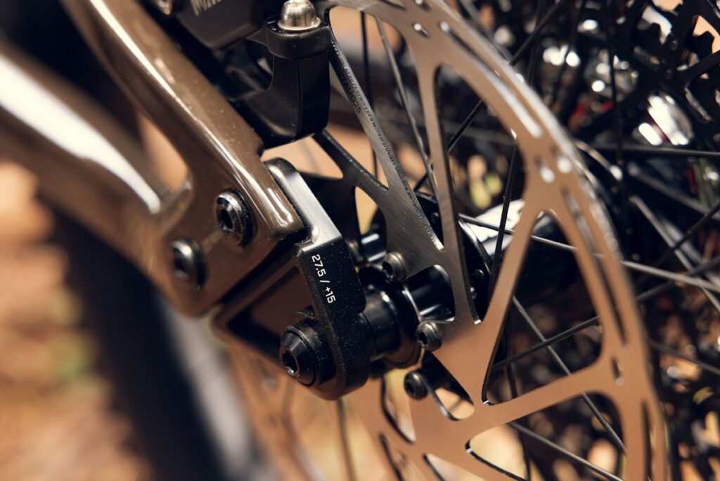 Close-up of the Ibis Oso HD rear dropout, axle and brake rotor