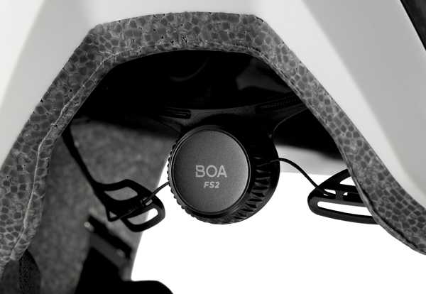 Detail of the BOA FS2 dial on the Leatt Gravity 5.0