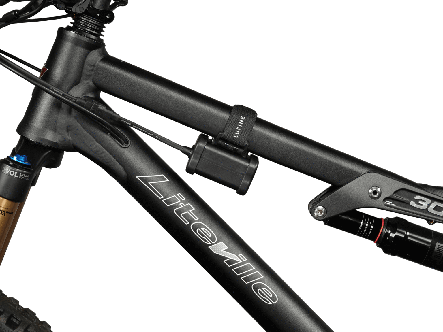 6.9 Ah SmartCore battery secured to an MTB frame