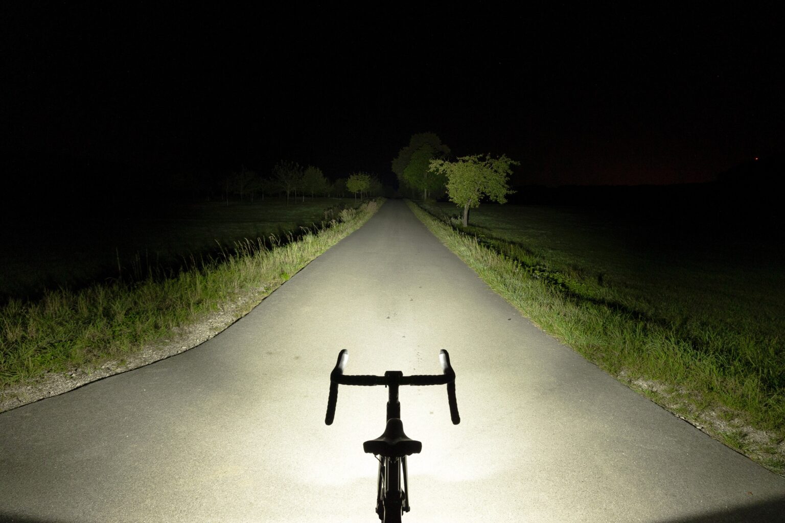 Lupine SL Minimax AF high beam on a paved road at night