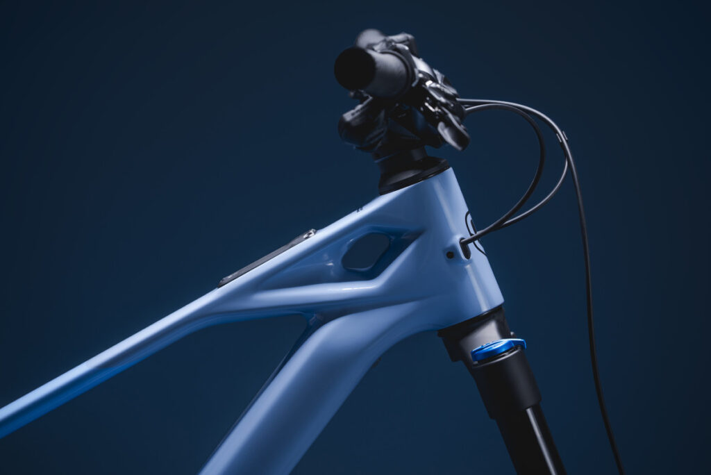Headset and FOX fork crown on the blue Mondraker Zendit R