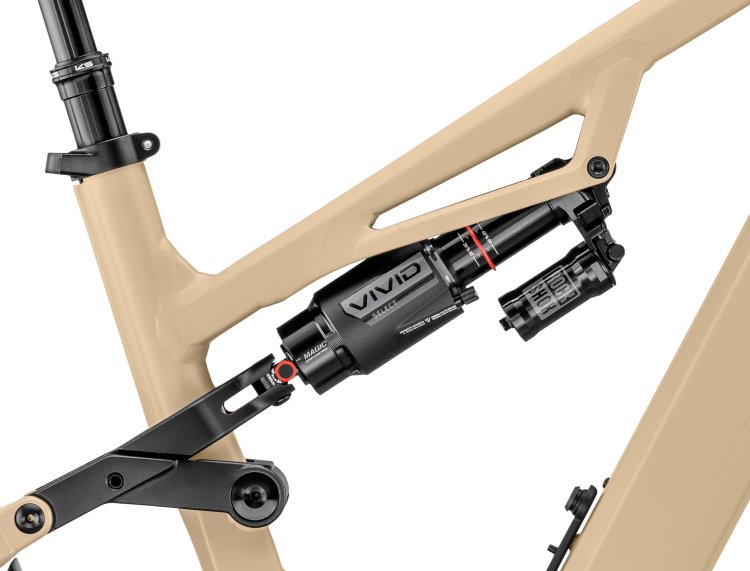 RockShox Vivid Select and suspension linkage on the Moustache CLUTCH 160.8 Dune