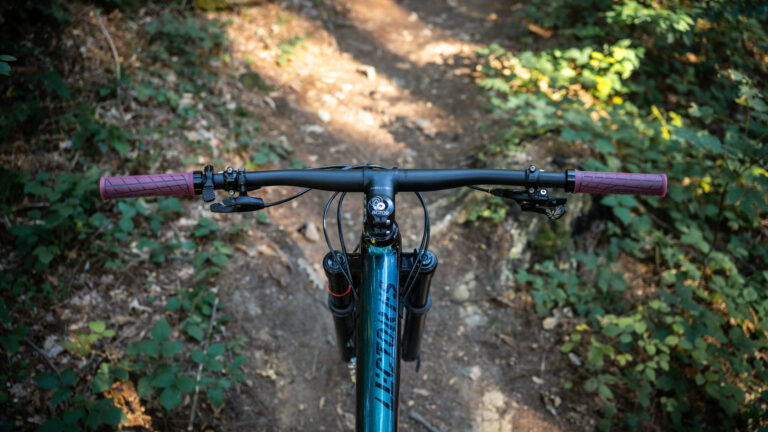 Newmen PHASE handlebars with VariGrip grips fitted to a bicycle