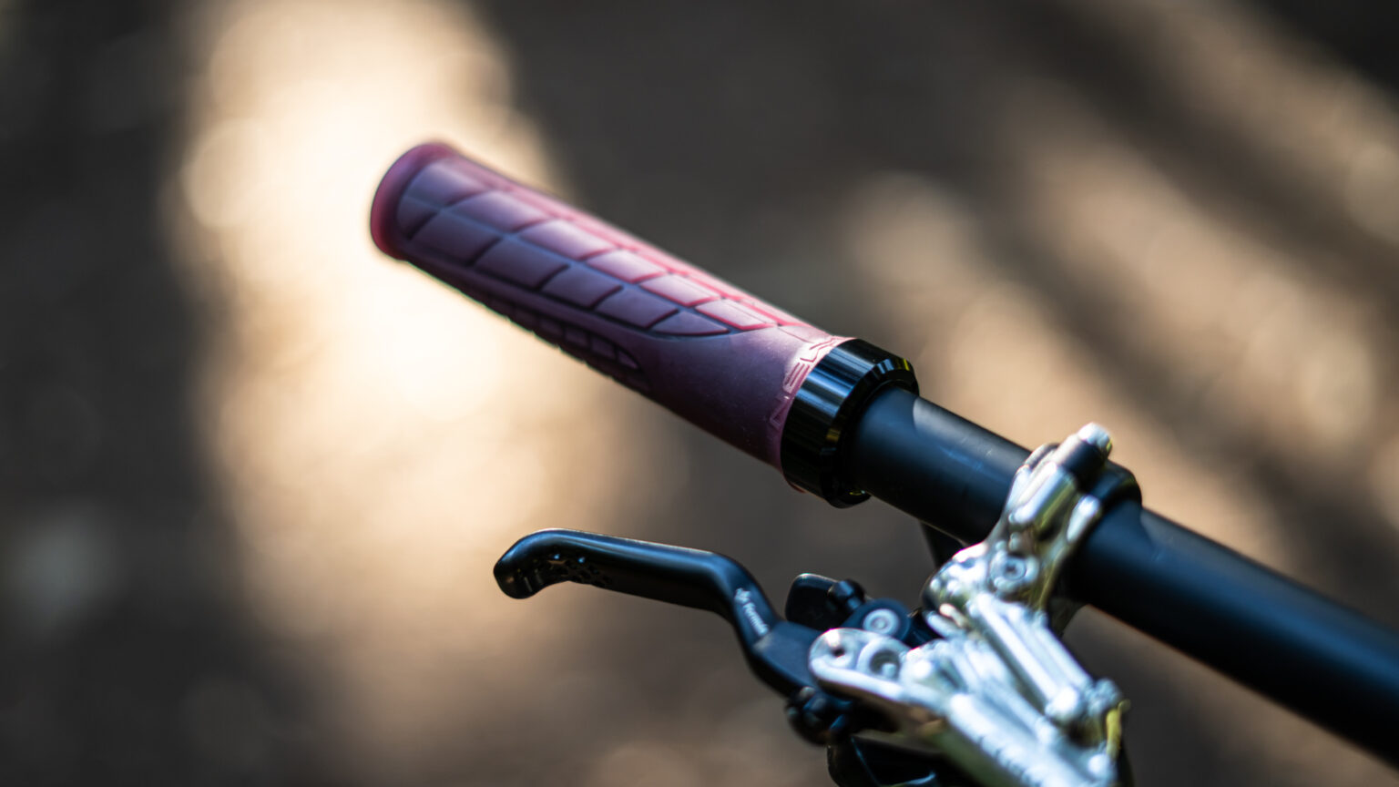 Newmen VariGrip grip installed beside a brake lever