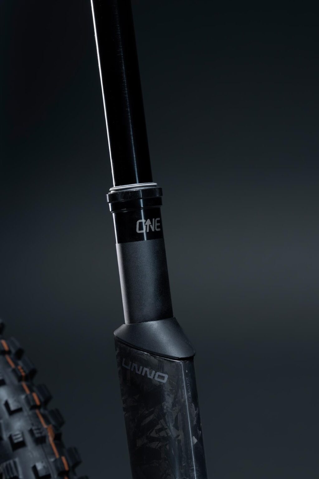 Seatpost OneUp V3 mounted on the UNNO MITH Race RS